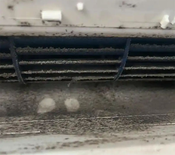 昭平空调吹的风有股烧焦味是怎么回事